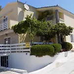 Neda Apartment