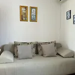 Neda Apartment Primosten