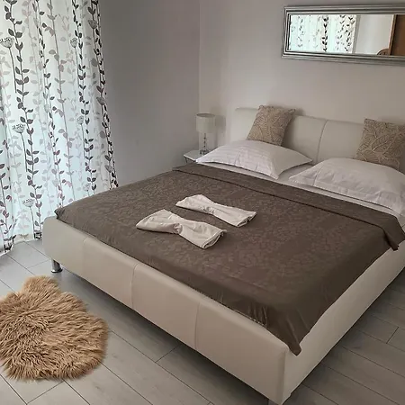 Апартаменты Neda Примоштен