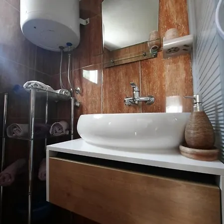 Neda Apartment *