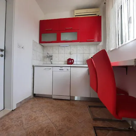 Neda Примоштен