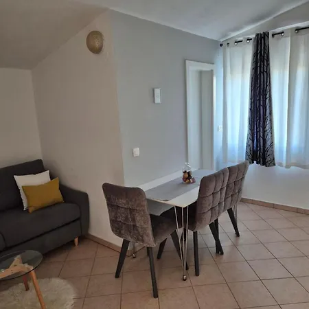 Neda Apartman Primosten