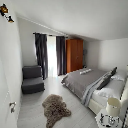 Neda Apartment Primosten