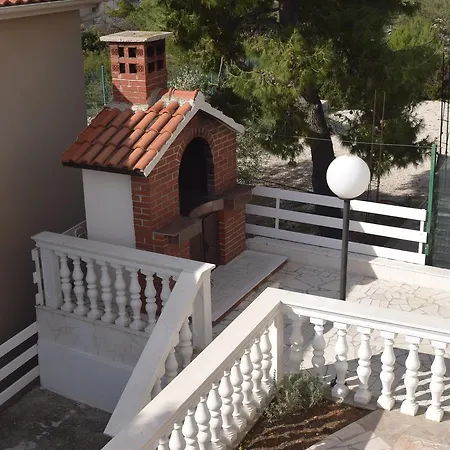 Neda Примоштен