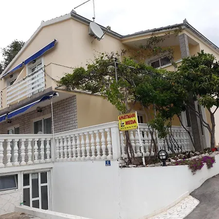 Neda Апартаменты Примоштен